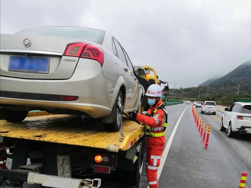 北京—武汉高速公路汽车救援